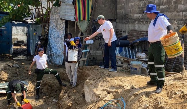 Encabeza titular de Sectur comitiva de 244 servidores públicos de la dependencia en brigadas de limpieza en zonas afectadas de Acapulco