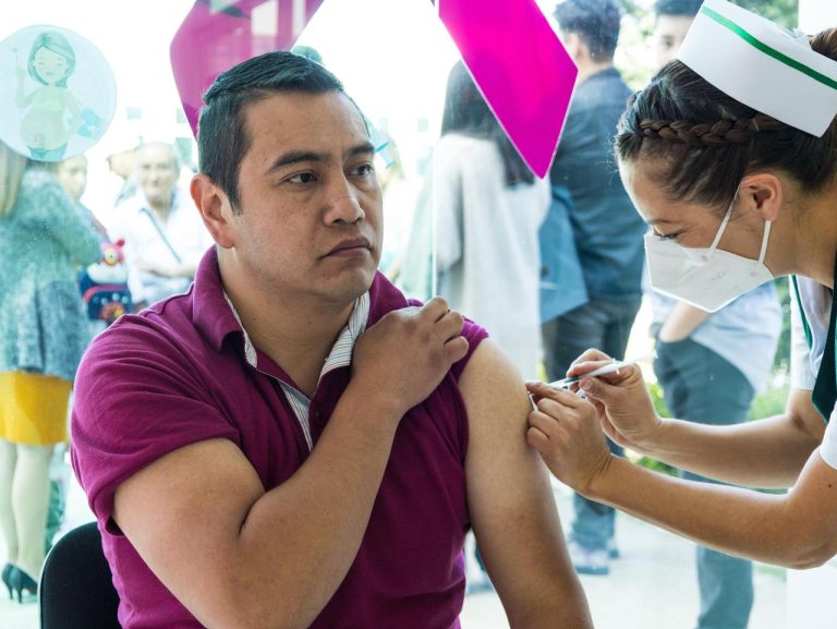 ¡Protégete! Gobierno del Estado de México pone a disposición de la población 12 vacunas en Centros de Salud