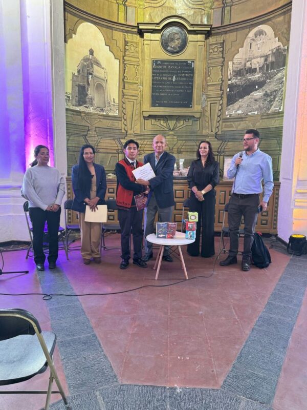 Crean estudiantes de Bachillerato Tecnológico del EdoMéx Antología literaria con 61 relatos de su autoría