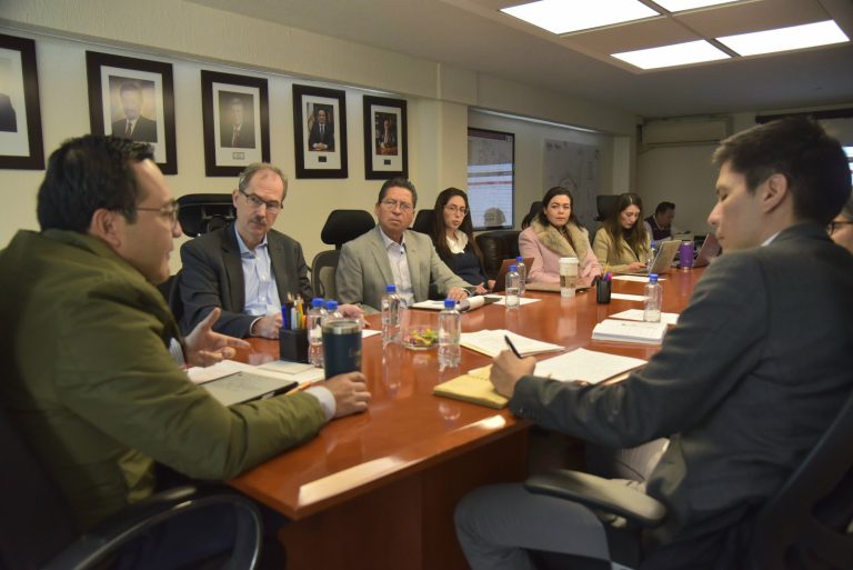 Se reúne Secretaría de Movilidad con banco alemán para fortalecer programa de sustitución de taxis en el EdoMéx