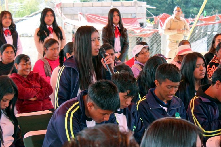 Inspiran deportistas a estudiantes de San José del Rincón mediante el programa “Camino a la Meta”