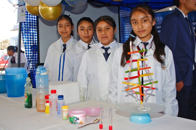 Transforma Comecyt a la niñez mexiquense a través de la ciencia, experimentos y robots