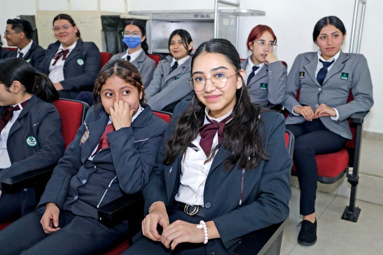 Más de 180 mil jóvenes se registran para estudiar el bachillerato en el Estado de México