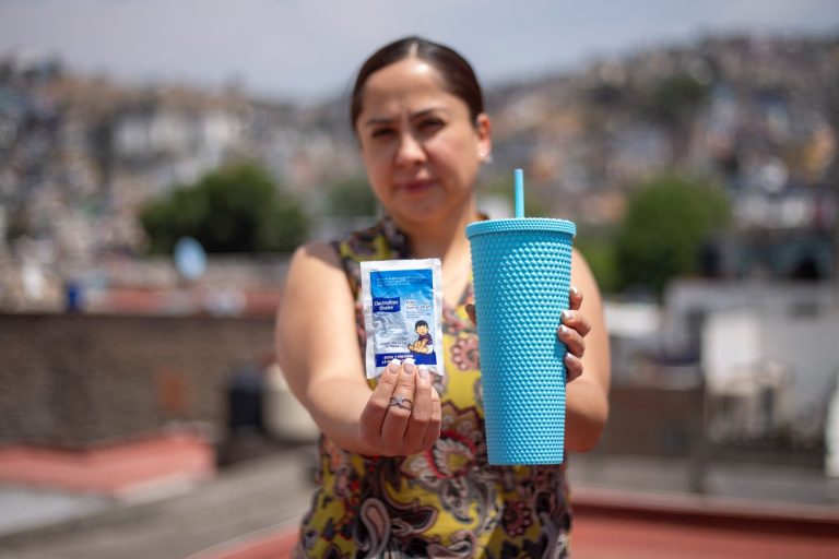 ¡Evita el golpe de calor! Ante altas temperaturas el ISSEMYM recomienda beber de 2 a 3 litros de agua al día