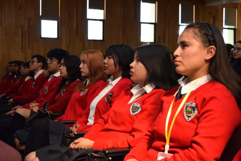 Fortalece GEM aprendizaje de una segunda lengua; 40 estudiantes del COBAEM obtienen certificación de inglés Linguaskill Cambridge