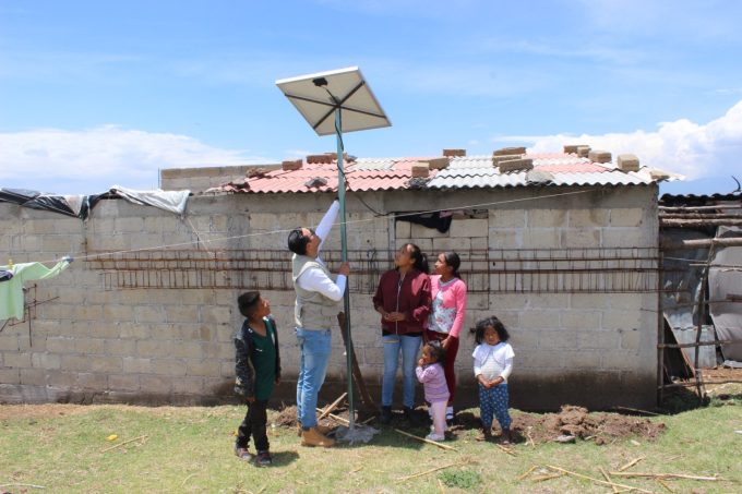 Instala GEM sistemas fotovoltaicos en comunidades que no cuentan con energía eléctrica