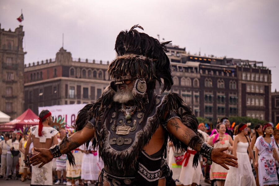 Reúne más de mil 500 personas “la gran danza monumental Mexica” en el Zócalo de la Ciudad de México
