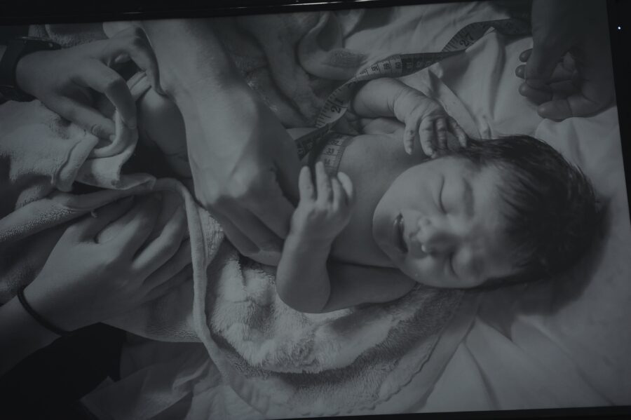 Ciudad de México abre espacio a la memoria viva de la partería con exposición fotográfica "Parteras Urbanas, entre patrimonio y colonialidad”