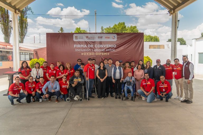 Promueven DIFEM y OXXO incorporación de personas con discapacidad al mercado laboral