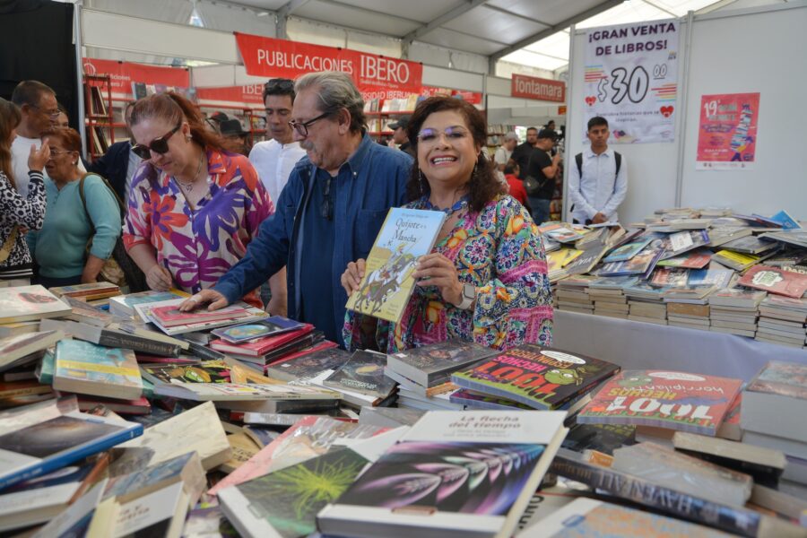 Durante el arranque del 19° Gran Remate de Libros, Clara Brugada convoca al "Lectódromo" más grande del mundo en el Zócalo