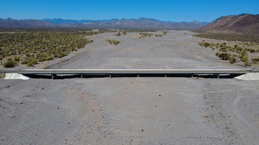 Realiza SICT mantenimiento a puentes de la carretera Transpeninsular en Baja California Sur