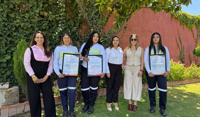 Tres mujeres se suben al tren en Aguascalientes…hacen historia como maquinistas