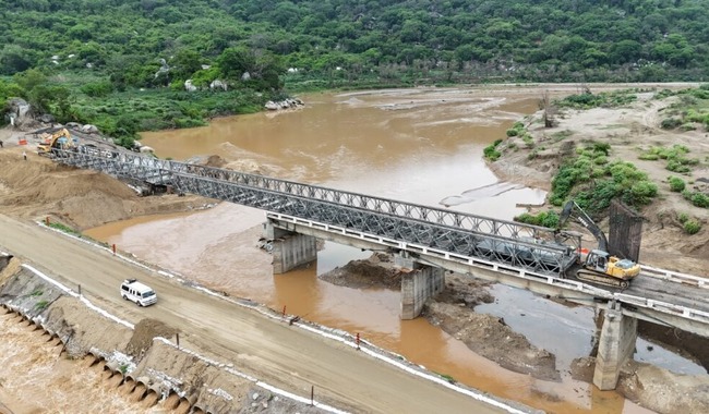 Concluye SICT en Guerrero la instalación de puente provisional metálico tipo Bailey sobre el río Omitlán