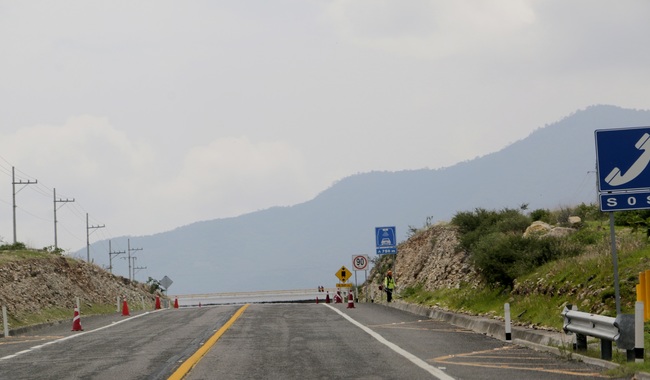 SICT dio atención a toda la red carretera estatal de Oaxaca, afectada por el huracán “Erick”