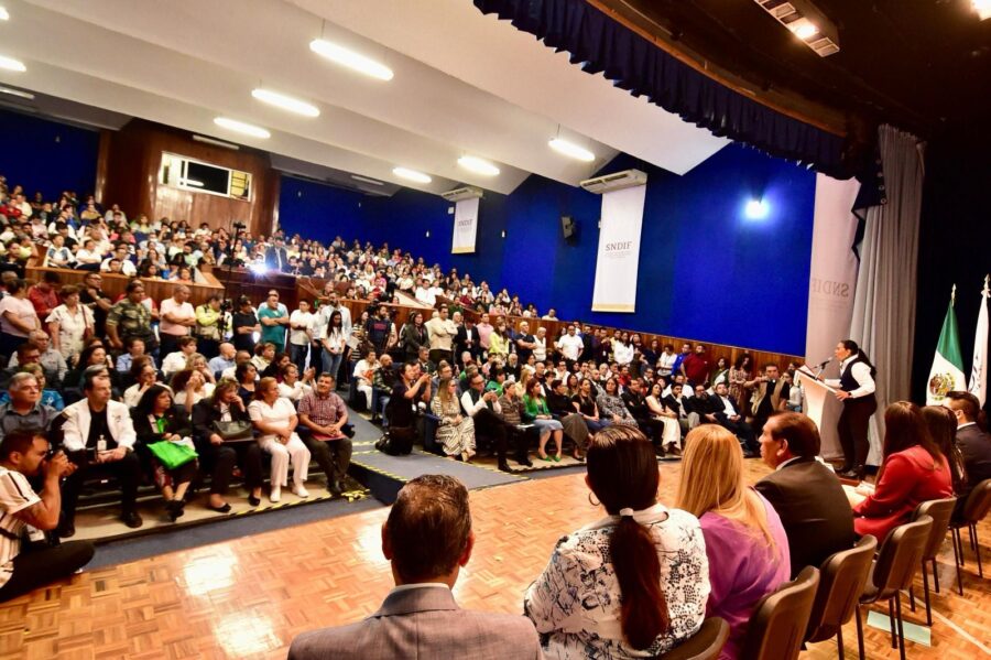 Reconoce DIF Nacional antigüedad de las y los trabajadores de este organismo