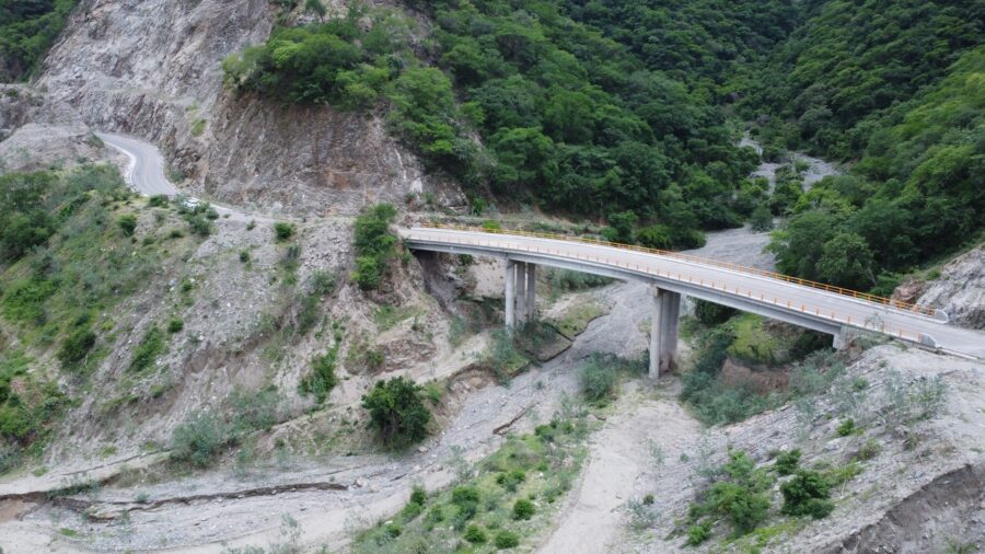 Carretera San Ignacio Tayoltita se reforzó con 18 estructuras y generó más de 24 mil empleos: SICT