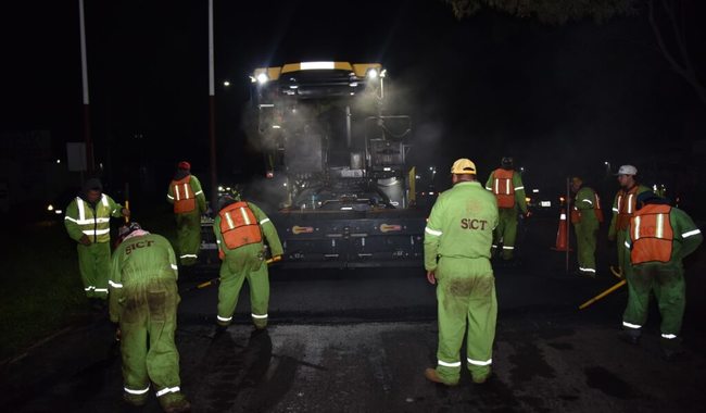 Realiza SICT bacheo nocturno en carreteras federales para evitar afectaciones viales a los usuarios