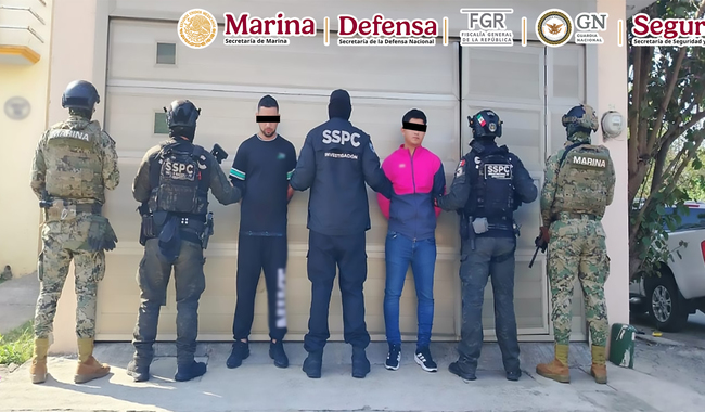 Tras ejecutar 13 cateos en Veracruz, autoridades federales liberan a una persona privada de la libertad y detienen a 14 personas
