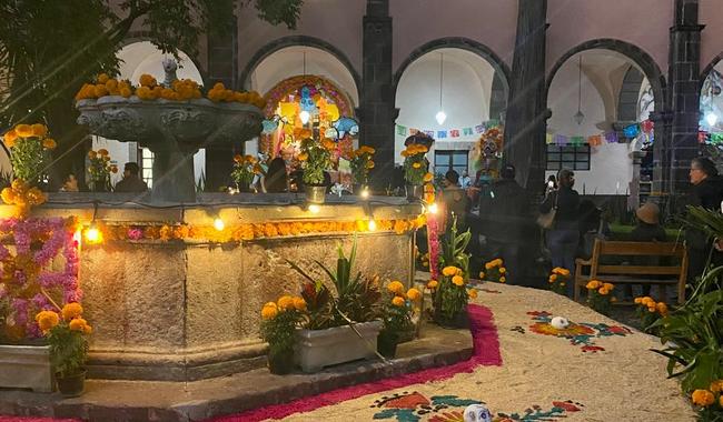 escribir-en-tarjetas-los-nombres-de-sus-difuntos